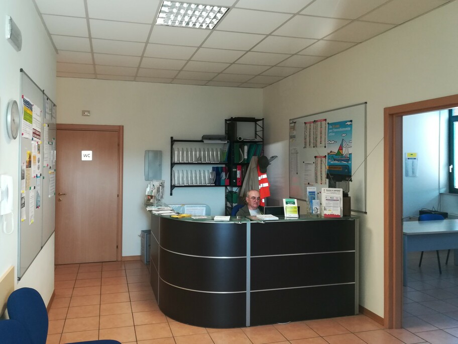 Casa delle Associazioni Front Office con volontario in via Musso 5 a Piacenza